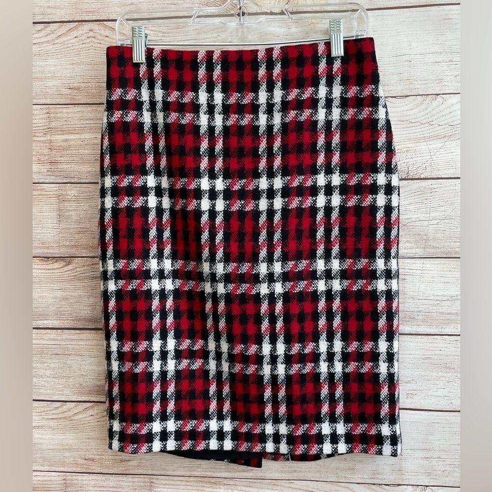 TALBOTS WOOL PENCIL SKIRT IN RED AND BLACK PLAID